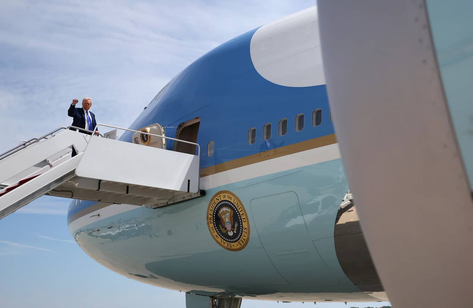 Trump Defends Qatar’s $400 Million Air Force One Offer